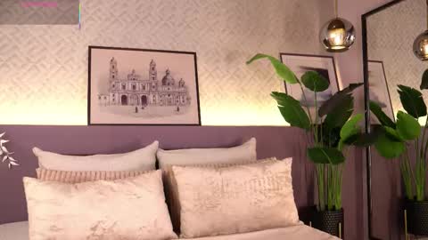 Elle Diane online show from 12.22.25