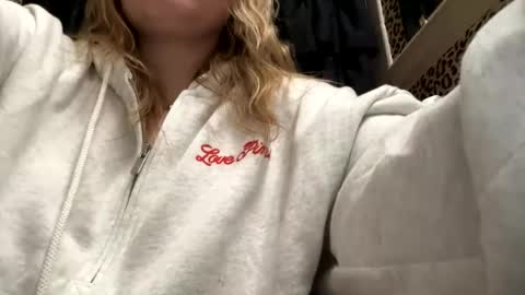 Snapshot of ellejess chatting on 02.22.26 ellejess online show from 02.22.26