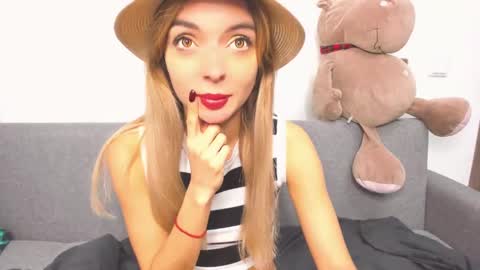 Snapshot of ellen_flow chatting on 12.08.24 ellen_flow online show from 12.08.24