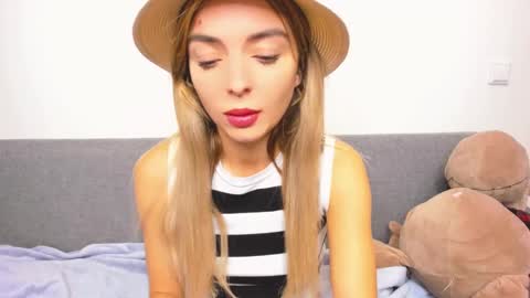 Snapshot of ellen_flow chatting on 12.10.24 ellen_flow online show from 12.10.24