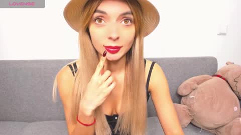 Snapshot of ellen_flow chatting on 12.11.24 ellen_flow online show from 12.11.24