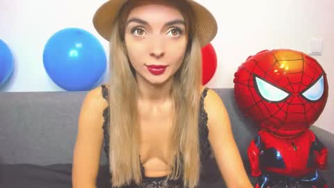 Snapshot of ellen_flow chatting on 12.14.24 ellen_flow online show from 12.14.24