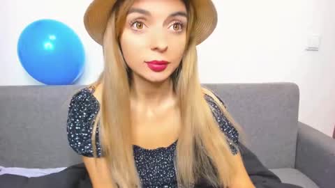 Snapshot of ellen_flow chatting on 12.15.24 ellen_flow online show from 12.15.24