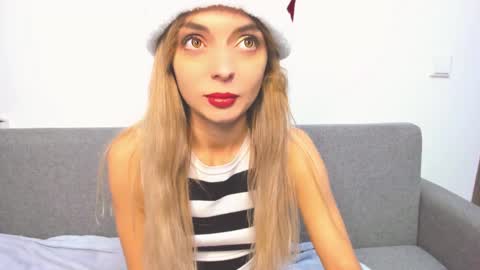 Snapshot of ellen_flow chatting on 12.19.24 ellen_flow online show from 12.19.24