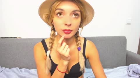 Snapshot of ellen_flow chatting on 02.02.25 ellen_flow online show from 02.02.25