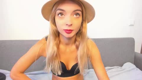 Snapshot of ellen_flow chatting on 02.15.25 ellen_flow online show from 02.15.25