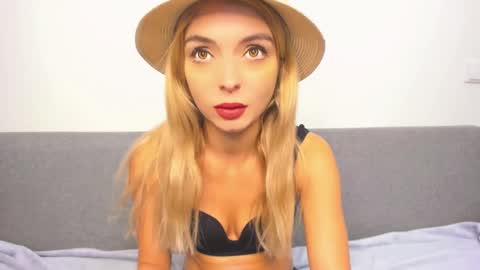 Snapshot of ellen_flow chatting on 02.15.25 ellen_flow online show from 02.15.25