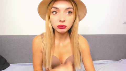 Snapshot of ellen_flow chatting on 02.18.25 ellen_flow online show from 02.18.25