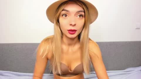 Snapshot of ellen_flow chatting on 02.28.25 ellen_flow online show from 02.28.25