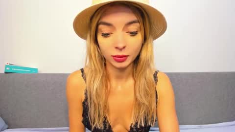 Snapshot of ellen_flow chatting on 03.05.25 ellen_flow online show from 03.05.25