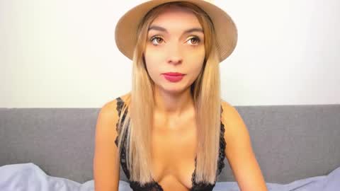 Snapshot of ellen_flow chatting on 03.08.25 ellen_flow online show from 03.08.25