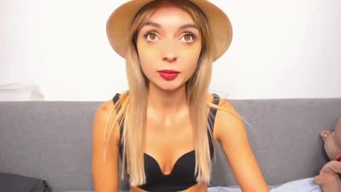 Snapshot of ellen_flow chatting on 03.12.25 ellen_flow online show from 03.12.25