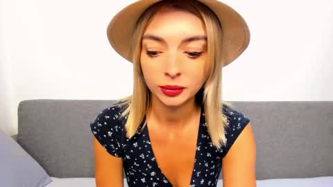 Snapshot of ellen_flow chatting on 09.19.25 ellen_flow online show from 09.19.25