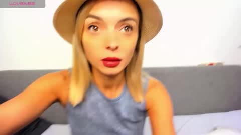 Snapshot of ellen_flow chatting on 09.24.25 ellen_flow online show from 09.24.25