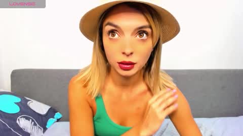 Snapshot of ellen_flow chatting on 09.27.25 ellen_flow online show from 09.27.25