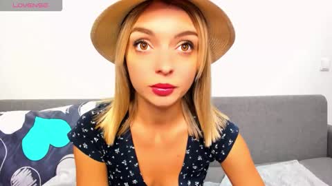 Snapshot of ellen_flow chatting on 10.01.25 ellen_flow online show from 10.01.25