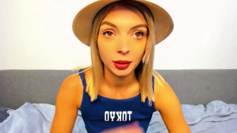 Snapshot of ellen_flow chatting on 10.03.25 ellen_flow online show from 10.03.25