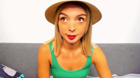 Snapshot of ellen_flow chatting on 10.05.25 ellen_flow online show from 10.05.25