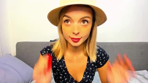 Snapshot of ellen_flow chatting on 10.14.25 ellen_flow online show from 10.14.25