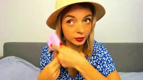 Snapshot of ellen_flow chatting on 10.17.25 ellen_flow online show from 10.17.25