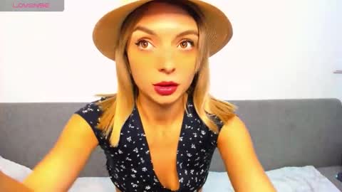 Snapshot of ellen_flow chatting on 10.23.25 ellen_flow online show from 10.23.25