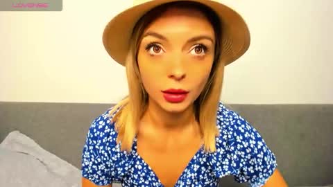 Snapshot of ellen_flow chatting on 10.25.25 ellen_flow online show from 10.25.25