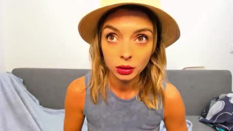 Snapshot of ellen_flow chatting on 11.06.25 ellen_flow online show from 11.06.25