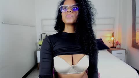 Snapshot of ellie_alves chatting on 02.07.25 Ellie online show from 02.07.25