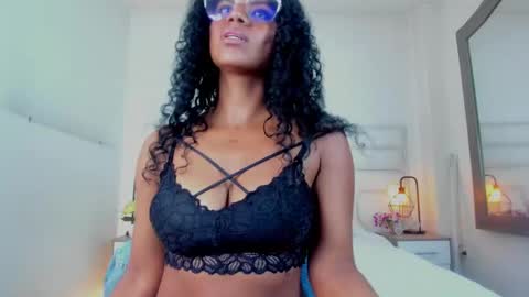Snapshot of ellie_alves chatting on 02.10.25 Ellie online show from 02.10.25