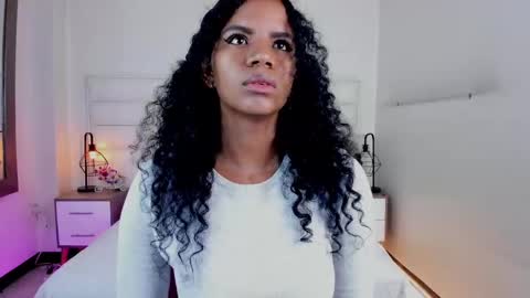 Snapshot of ellie_alves chatting on 02.18.25 Ellie online show from 02.18.25