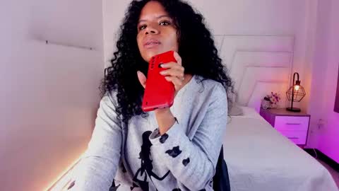 Snapshot of ellie_alves chatting on 02.25.25 Ellie online show from 02.25.25