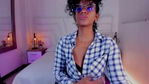 Snapshot of ellie_alves chatting on 03.07.25 Ellie online show from 03.07.25