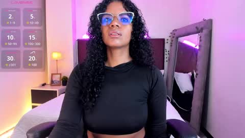 Snapshot of ellie_alves chatting on 03.09.25 Ellie online show from 03.09.25