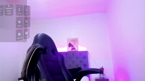 Snapshot of ellie_alves chatting on 10.14.25 Ellie online show from 10.14.25
