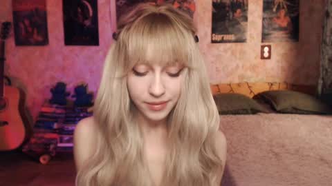 Snapshot of ellie_friendly chatting on 02.22.25 ellie_friendly online show from 02.22.25