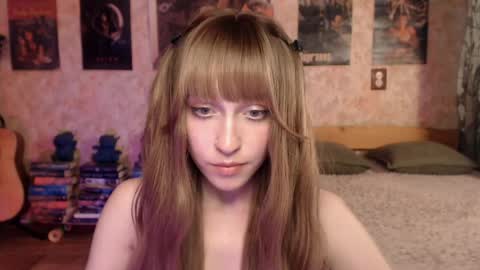 Snapshot of ellie_friendly chatting on 06.08.26 ellie_friendly online show from 06.08.26