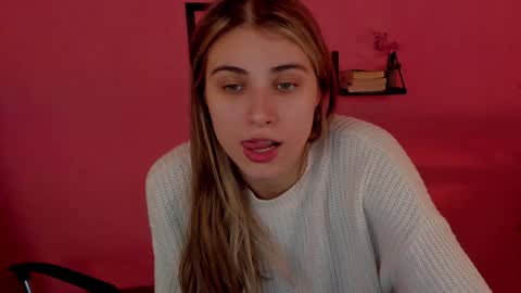 Snapshot of elliecutes chatting on 12.21.24 elliecutes online show from 12.21.24