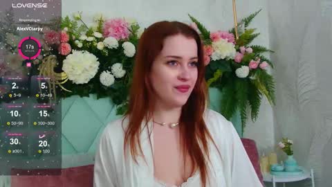 Snapshot of ellielarson chatting on 10.06.25 EllieLarson online show from 10.06.25