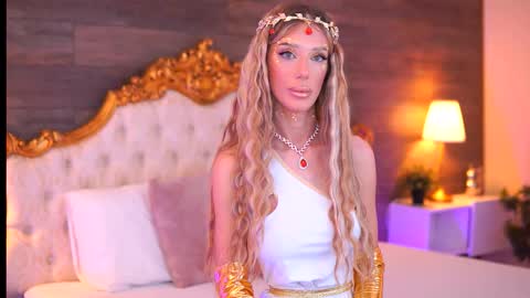 Snapshot of ellieredd chatting on 10.31.25 Ellie online show from 10.31.25