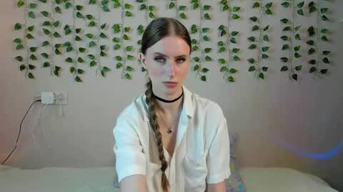 Snapshot of ellierough chatting on 05.28.26 ellierough online show from 05.28.26
