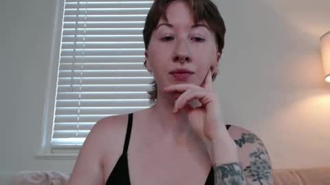 Ellie Rowyn online show from 10.04.25