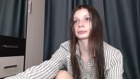Snapshot of elliewalkersdreamgirl chatting on 10.24.25 Effie1818 online show from 10.24.25