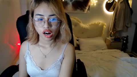 Snapshot of ellieyun chatting on 09.23.25 ellieyun online show from 09.23.25