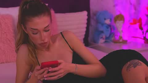 EllinaNuria online show from 04.13.26