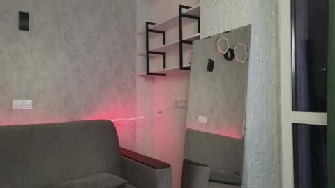 elliot_muscle04 online show from 11.05.25