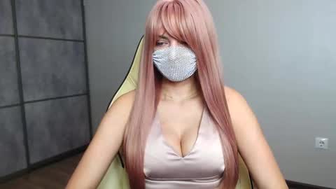 Snapshot of ellisnikki chatting on 12.16.25 EllisNikki online show from 12.16.25