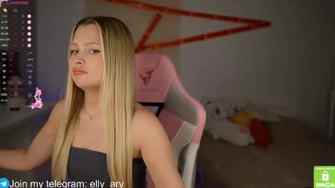 Snapshot of elly_ary chatting on 10.25.25 elly_ary online show from 10.25.25