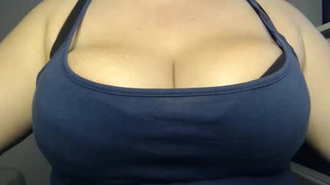 Snapshot of elly_denise chatting on 10.24.25 Denise online show from 10.24.25