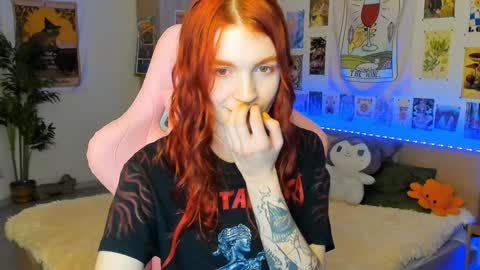 Snapshot of elly_milas chatting on 12.13.24 Elly     Fansly  online show from 12.13.24