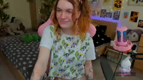 Snapshot of elly_milas chatting on 07.11.26 Elly Fansly online show from 07.11.26